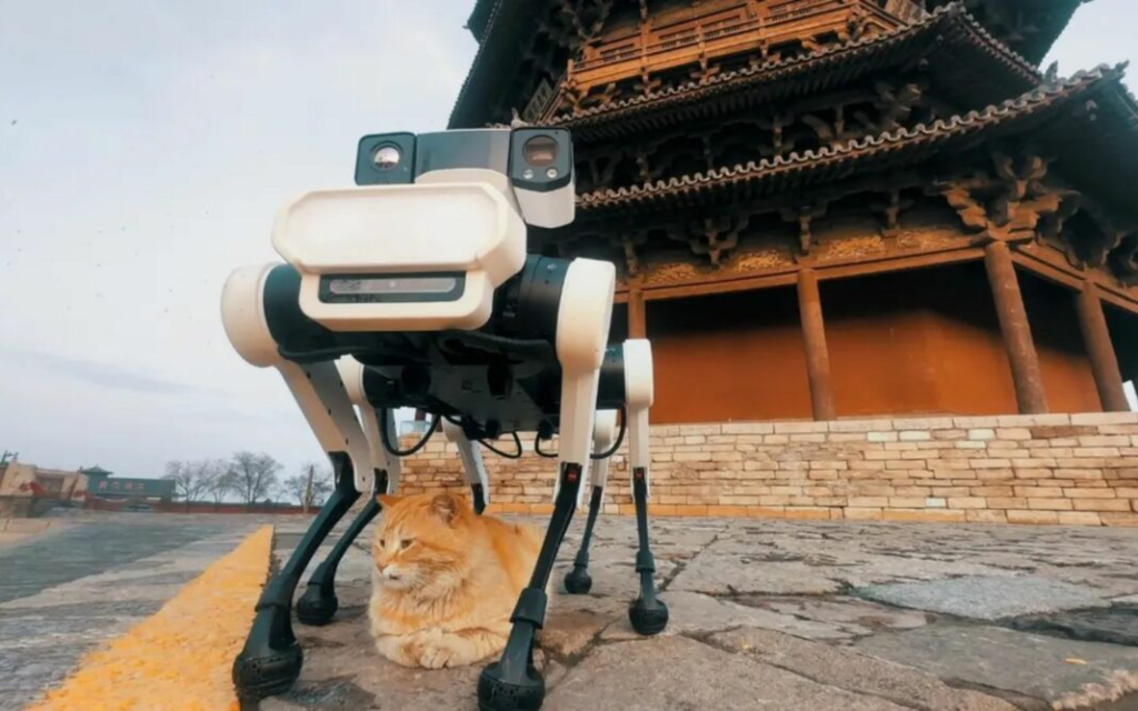 6-legged robot will protect a thousand-year-old temple in China